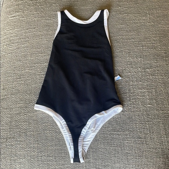 NWT BEACH RIOT Steph One-Piece! - Picture 5 of 9